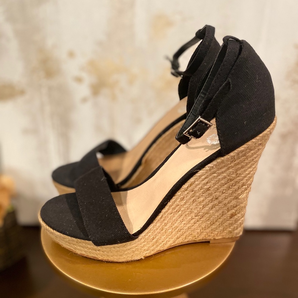 Sandals from Victoria secrets, never work - Picture 3 of 7